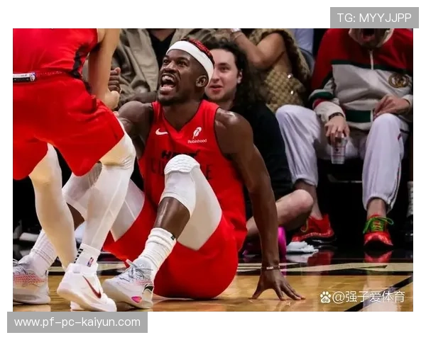 巴特勒强攻突分外线队友命中，热火全队轻松配合